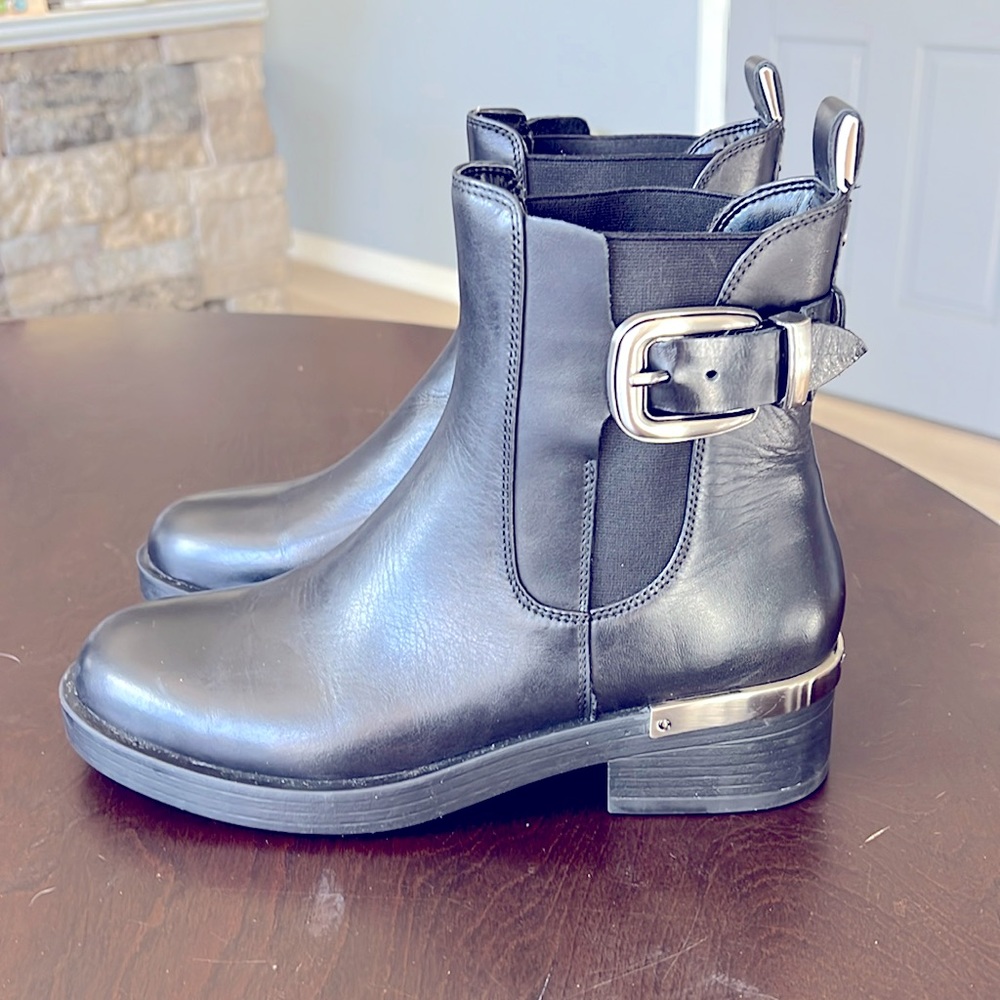 Black booties with a cool biker look